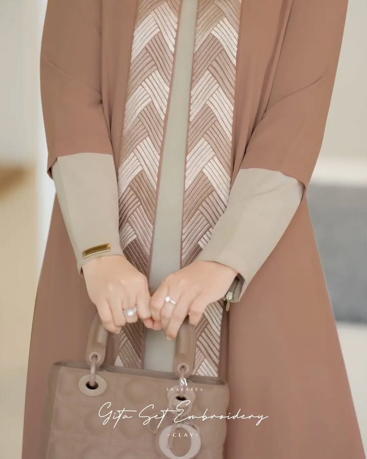 Gita Set Embroidery - Image 4