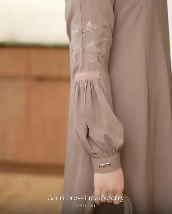 Gauri Dress Embroiderry - Image 4