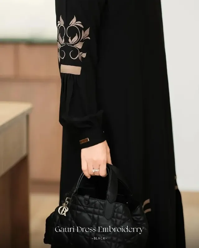 Gauri Dress Embroiderry - Image 9